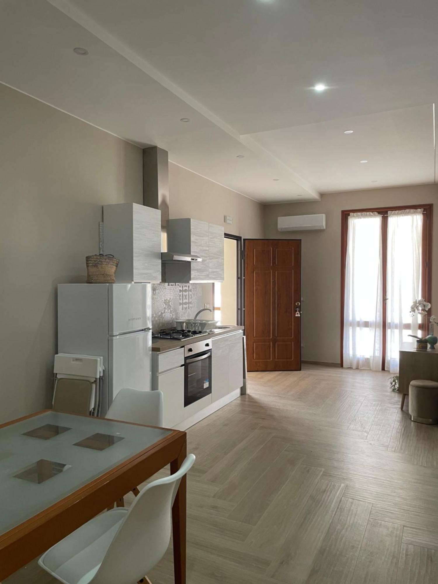 Central Apartment อาโวลา ภายนอก รูปภาพ